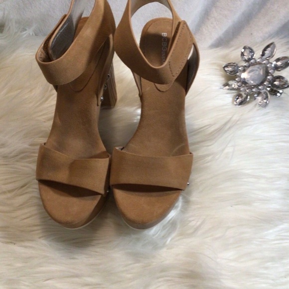 BCBG SUEDE PLATFORM - Picture 3 of 7